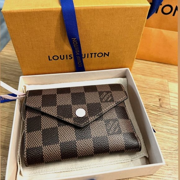 N61700 VICTORINE WALLET - used only for 2 weeks still in PERFECT CONDITION! - Picture 1 of 2